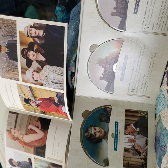 Downton Abbey Limited Edition The Complete Collector's Set - Picture 4 of 8